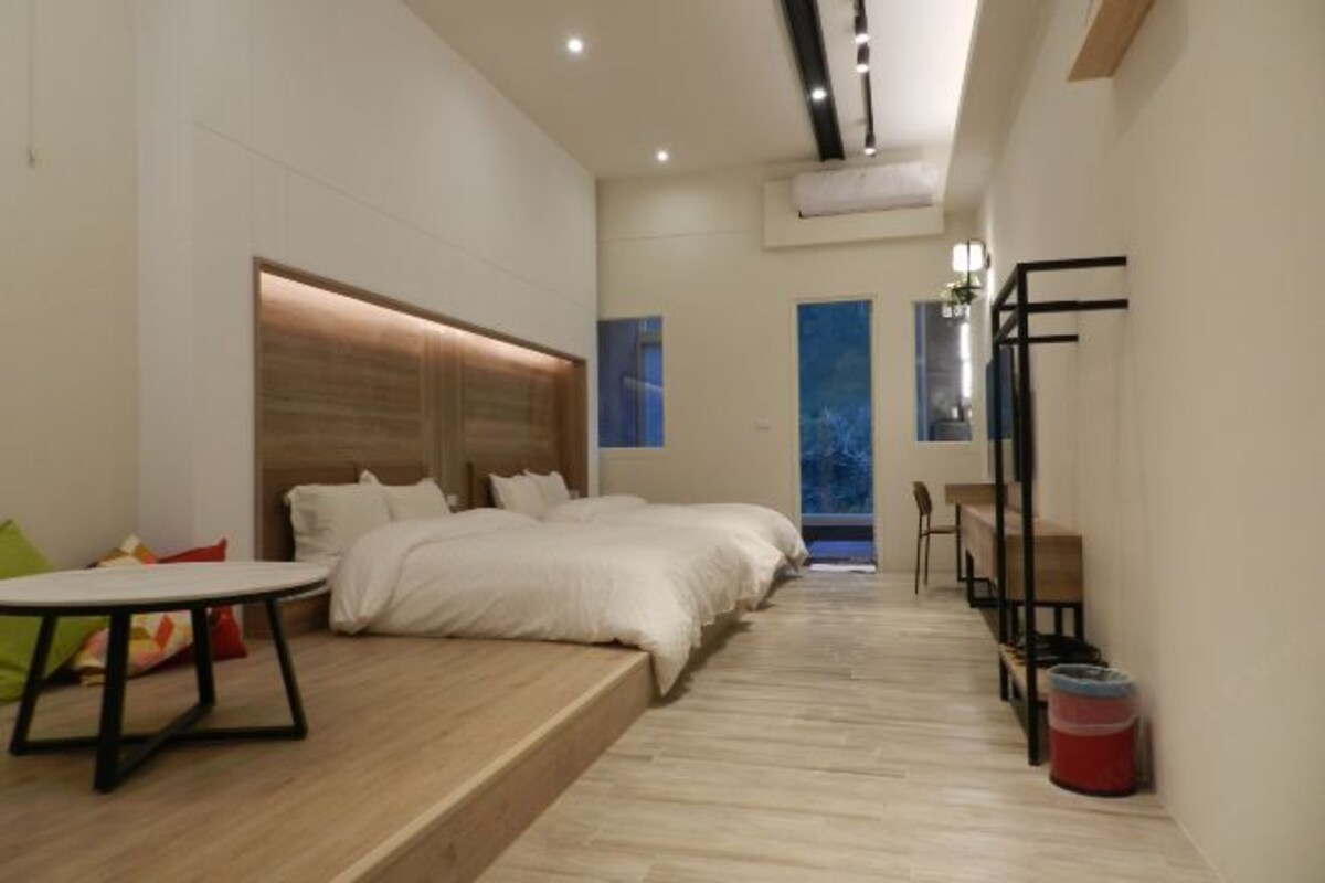 Desk, blackout drapes, WiFi (free), bed sheets