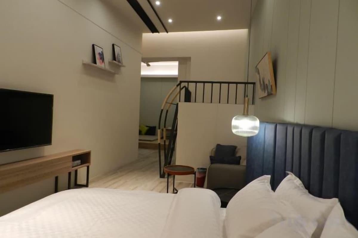 Desk, blackout drapes, WiFi (free), bed sheets