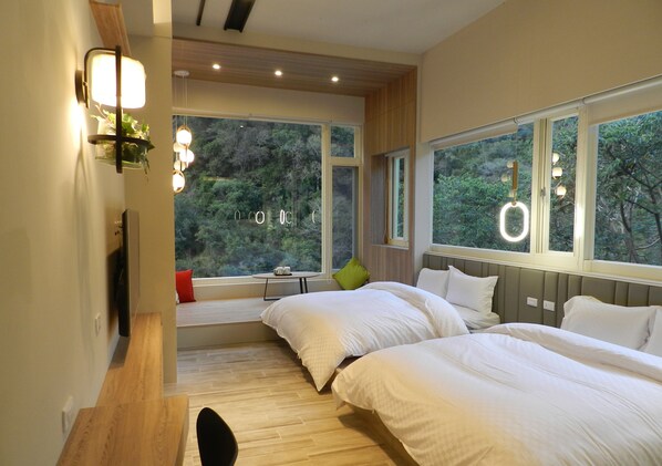 Family Room, Non Smoking | Desk, blackout drapes, free WiFi, bed sheets - Mingao spring hotel (Taichung)