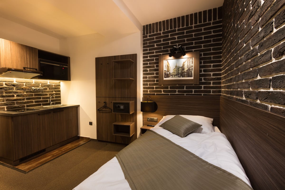 Deluxe Single Room | Premium bedding, memory foam beds, in-room safe, desk