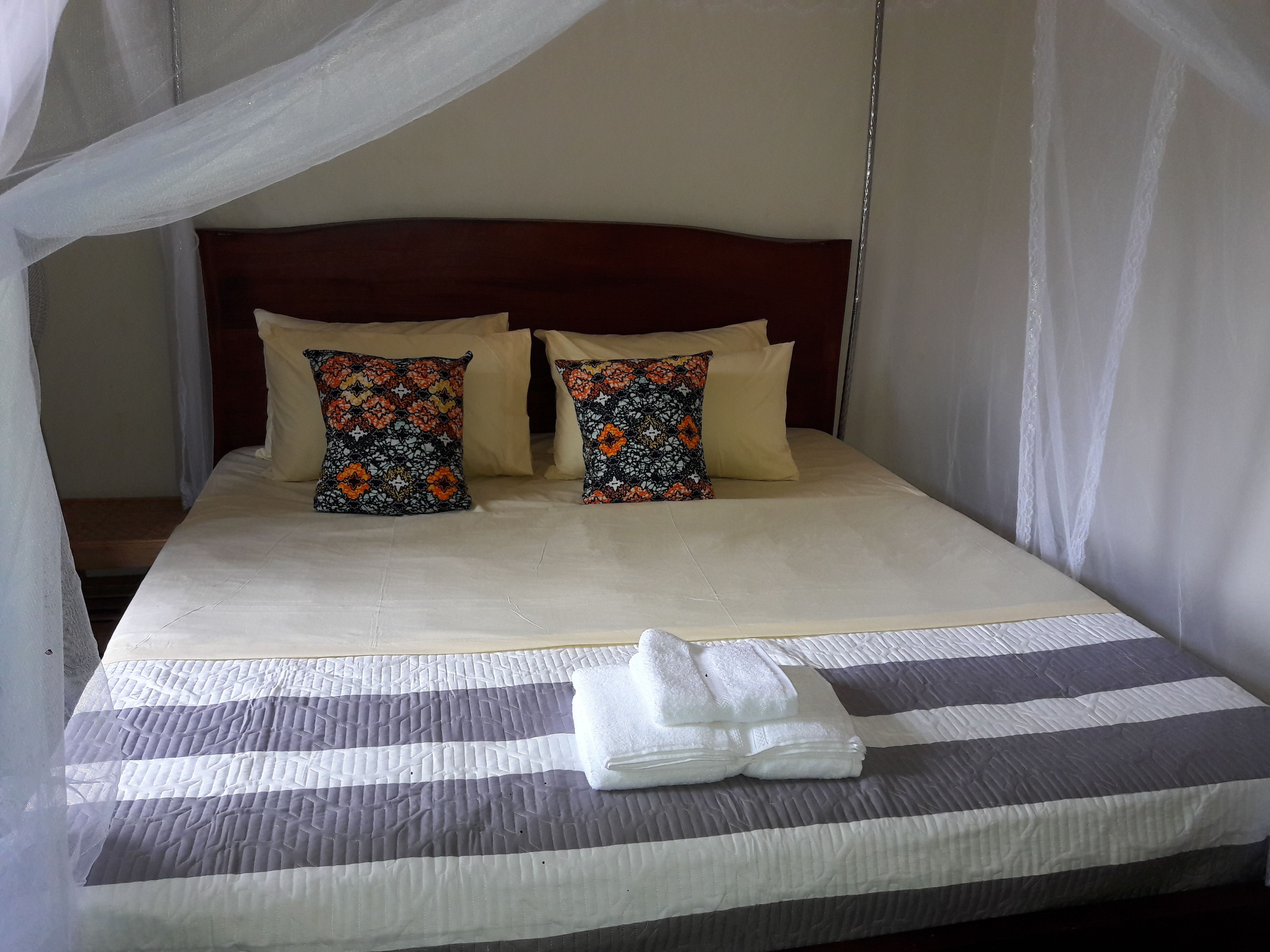 Standard Double Room, 1 Queen Bed, Non Smoking, Garden View | Desk, free WiFi, bed sheets