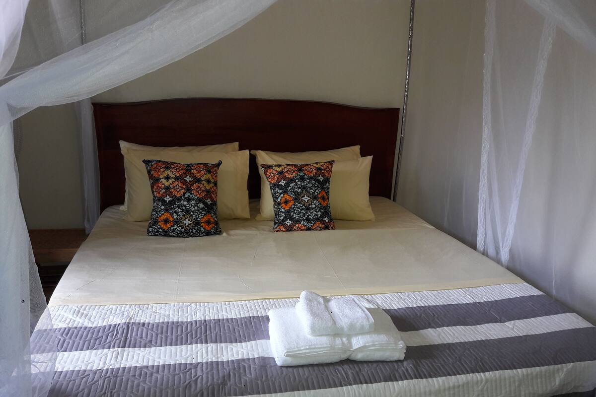 Standard Double Room, 1 Queen Bed, Non Smoking, Garden View | Desk, free WiFi, bed sheets