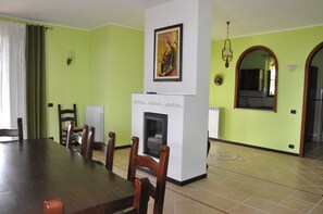 Apartment, 3 Bedrooms | Living area - B&B Titty (Montottone)