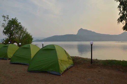 Iland Camping Pawana lake