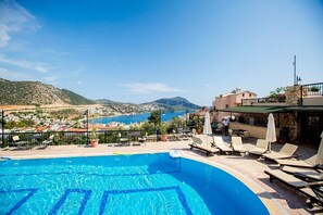 Pool - Isik Apart (Kas)