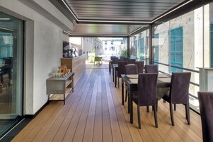 Daily continental breakfast (EUR 8 per person)