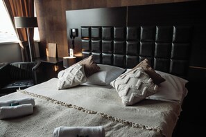 تجهيزات عازلة للصوت ومكواة/لوح كي وواي فاي مجانًا وملاءات أسرّة