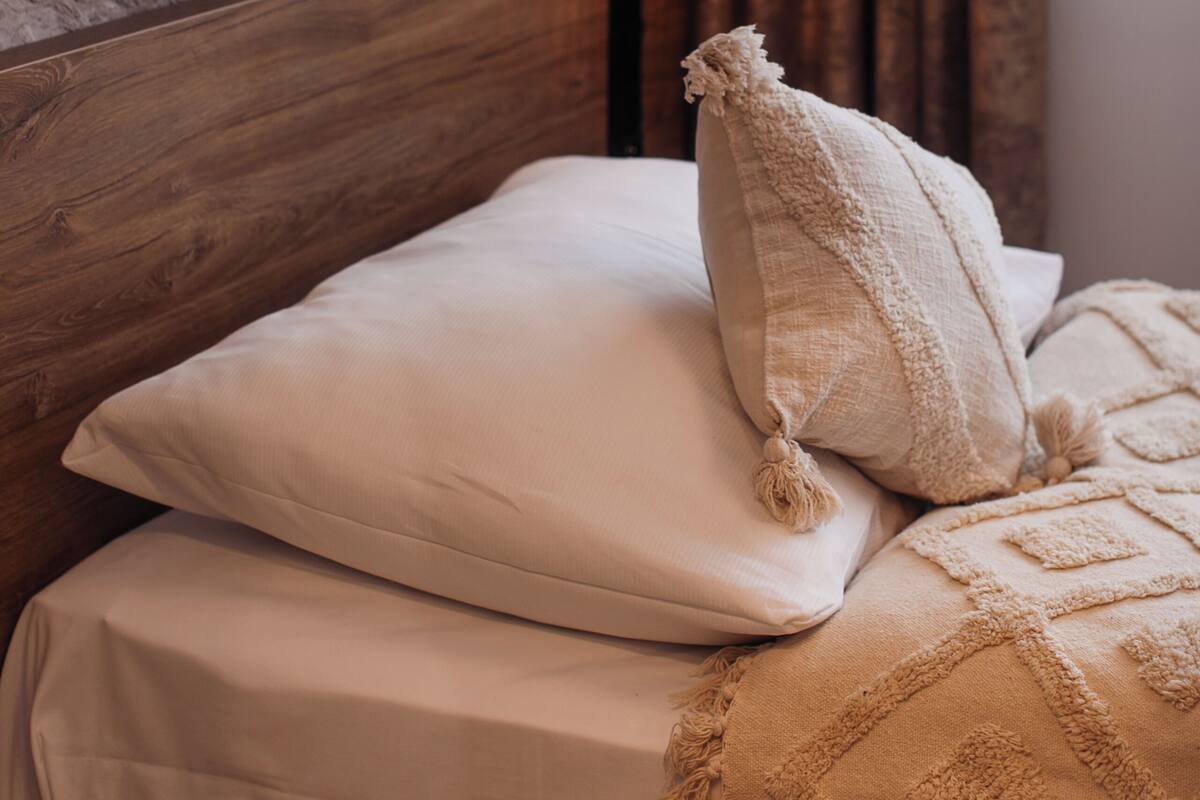 Sistema de insonorización, tabla de planchar con plancha y wifi gratis