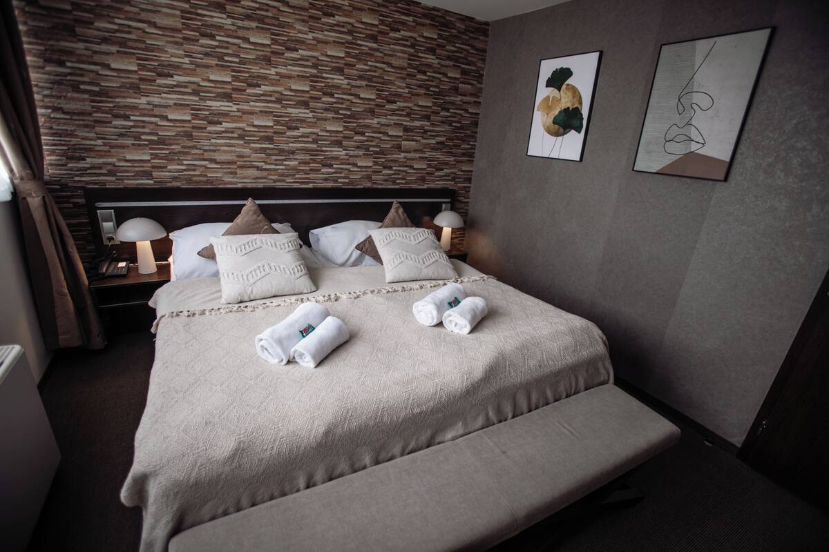 Insonorización, tabla de planchar con plancha y wifi gratis