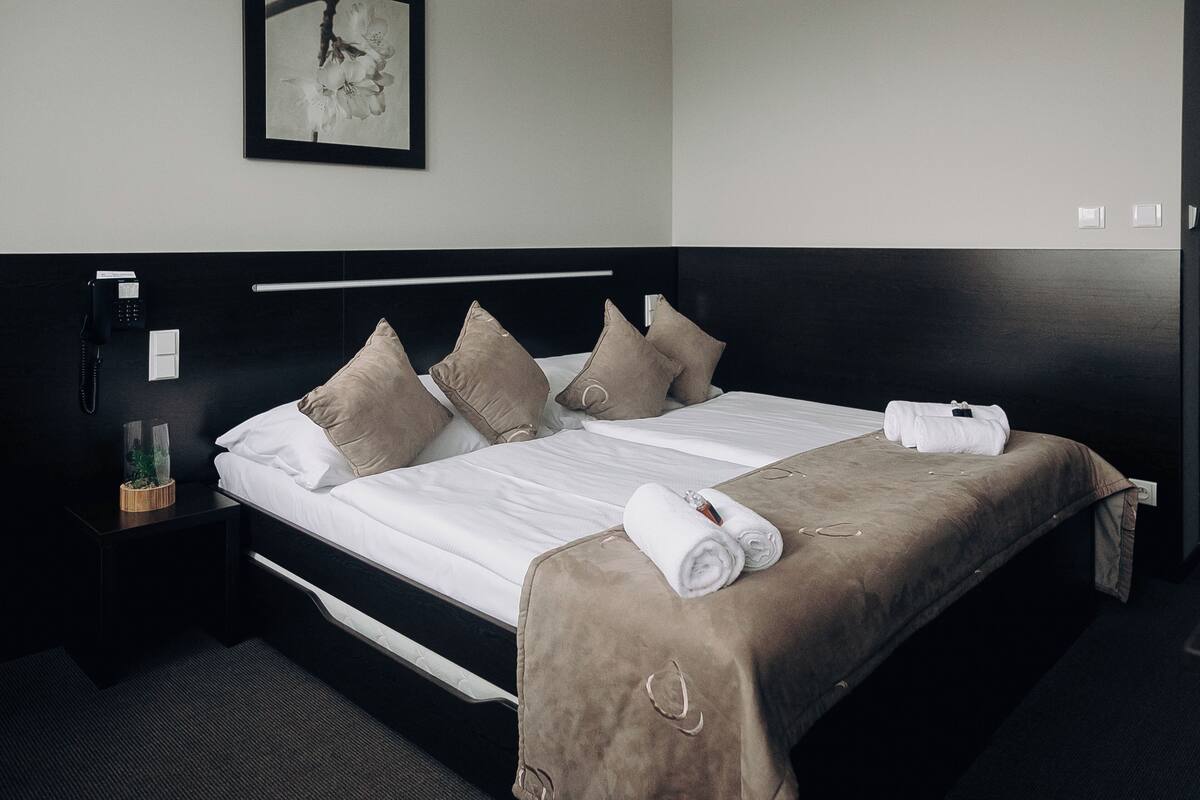 Insonorización, tabla de planchar con plancha y wifi gratis