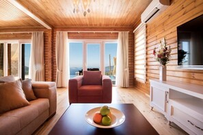 Villa, 2 Schlafzimmer, Nichtraucher, eigener Pool | Wohnbereich | Flachbildfernseher