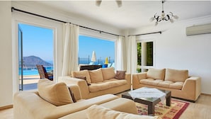 Villa, 5 soverom | Oppholdsrom | Flatskjerm-TV