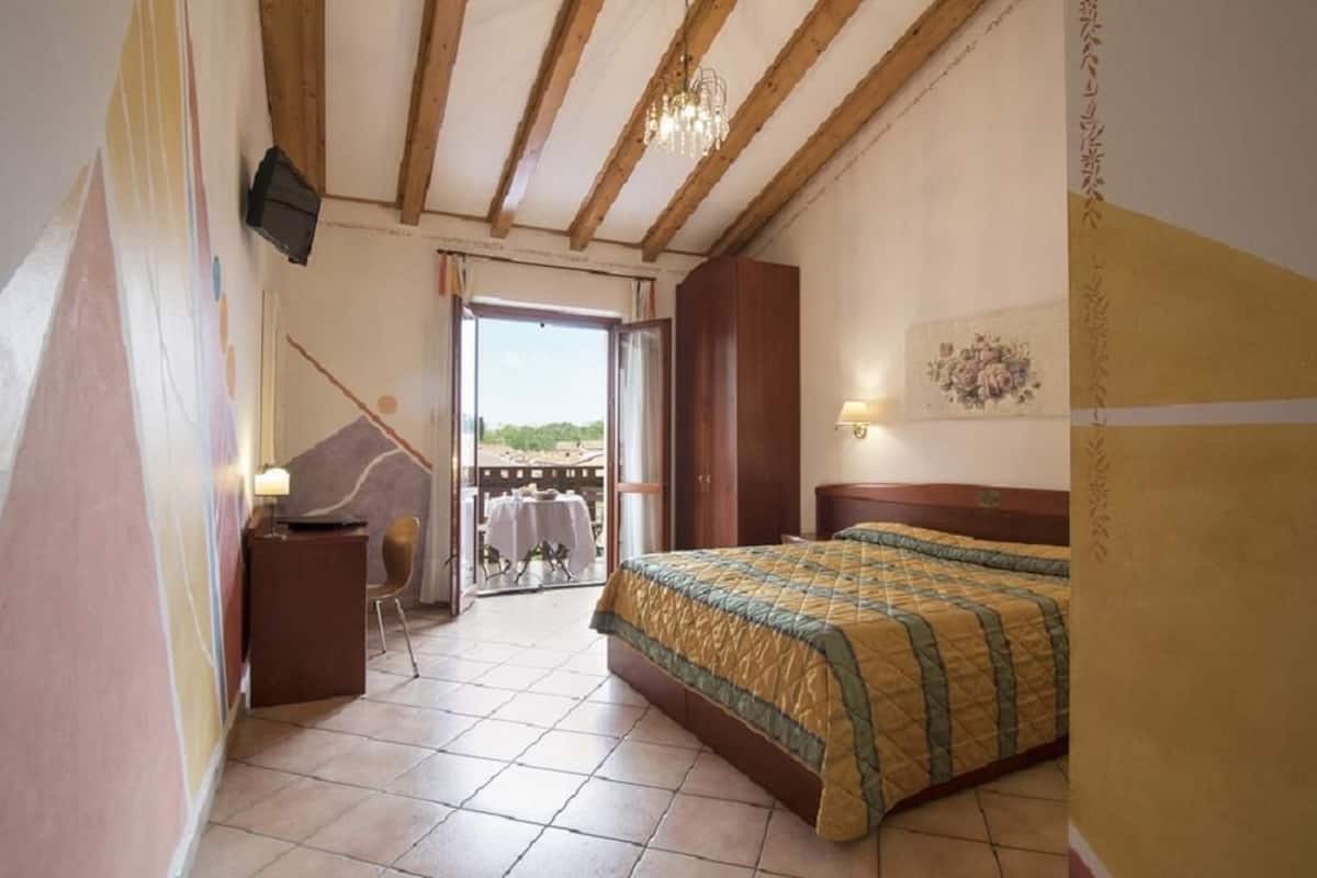 Doppia Basic, 1 letto singolo, accessibile ai disabili, non fumatori | Una cassaforte in camera, tende oscuranti