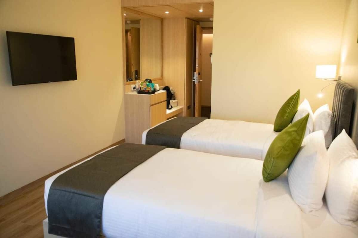 Deluxe Double or Twin Room, 1 Double Bed, Non Smoking | Minibar, in-room safe, desk, soundproofing