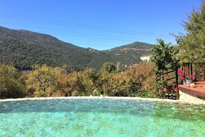 2 piscines a l'aire lliure 