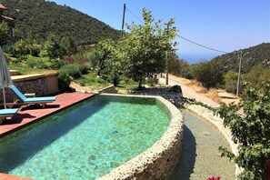 2 outdoor pools