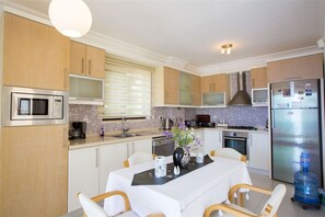 Villa, 3 Bedrooms | Private kitchen