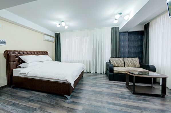 Standard Room, 1 King Bed, City View | Premium bedding, down duvets, minibar, desk