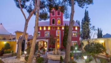 Façade de l’hébergement - soirée/nuit