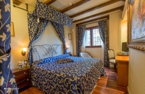 Deluxe Room, Jetted Tub of 1.70x0.70 | Down comforters, in-room safe, individually decorated - Masía de Lacy Hotel (Museros)