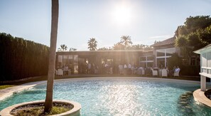 Outdoor pool, open 9:30 AM to 9:00 PM, pool umbrellas, sun loungers - Masía de Lacy Hotel (Museros)