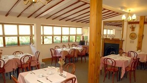 朝食 (ビュッフェ)、毎日提供 (無料)