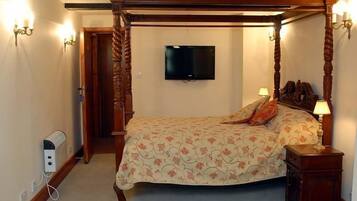 Superior Double Room | Premium bedding, iron/ironing board, free WiFi