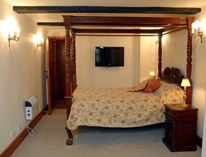 Premium bedding, iron/ironing board, free WiFi - Hopbine House (Hereford)