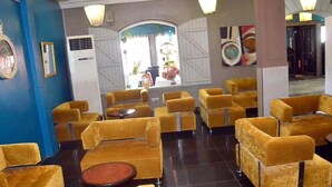 2 bars/lounges, poolside bar - Le Relais (Bamako)