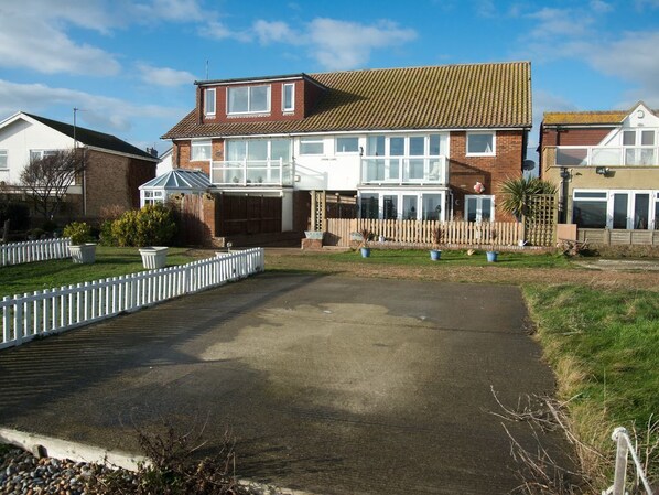 숙박 시설 정면