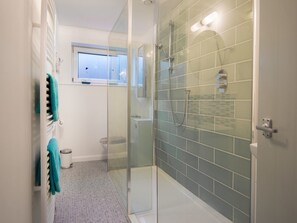 House | Bathroom - Seascape (Pevensey)