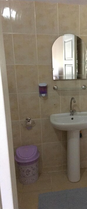 Shower, towels