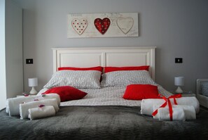 Deluxe Triple Room, Partial Sea View | Desk, free WiFi, bed sheets - Alma Nua (Terrasini)