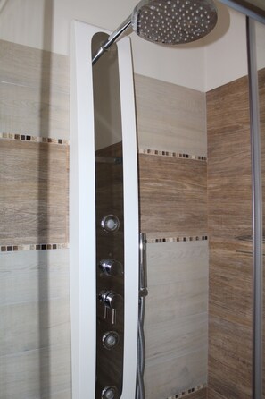 Deluxe Double Room, Balcony, City View | Bathroom shower - Alma Nua (Terrasini)