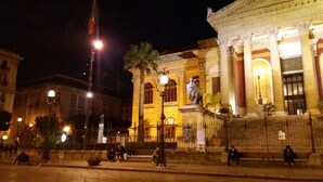 A historic building with classical architecture, including columns and arches. - Da Mary Guest House (Palermo)