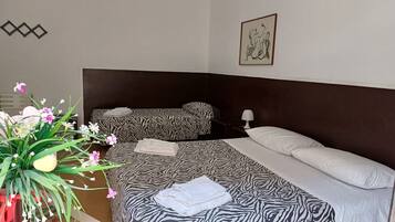 Basic Triple Room, 1 Bedroom, Shared Bathroom, Courtyard View