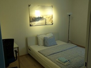 Soundproofing, iron/ironing board, cots/infant beds, rollaway beds - Quartier4u (Au)