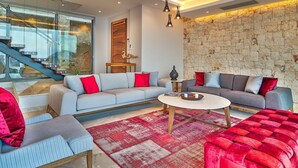 Villa - 4 soveværelser | Opholdsområde | Fladskærms-tv