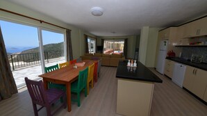 In-room dining - Villa Bortecine (Kas)