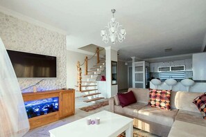 Villa | Vardagsrum | Platt-tv