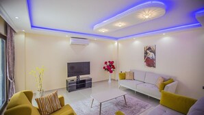 Villa, 5 Bedrooms, Private Pool | Living room