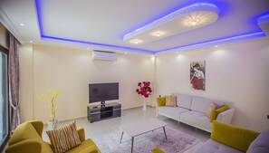 Villa, 5 Bedrooms, Private Pool | Living room