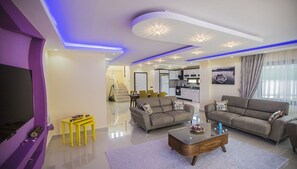 Villa, 5 Bedrooms, Private Pool | Living room