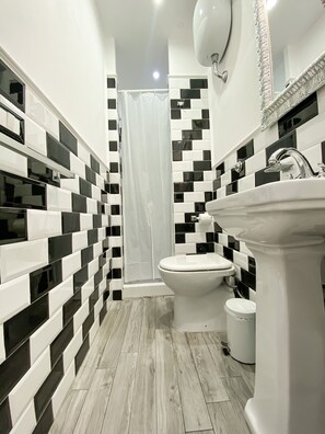 Bathroom - Locanda Parlamento (Rome)