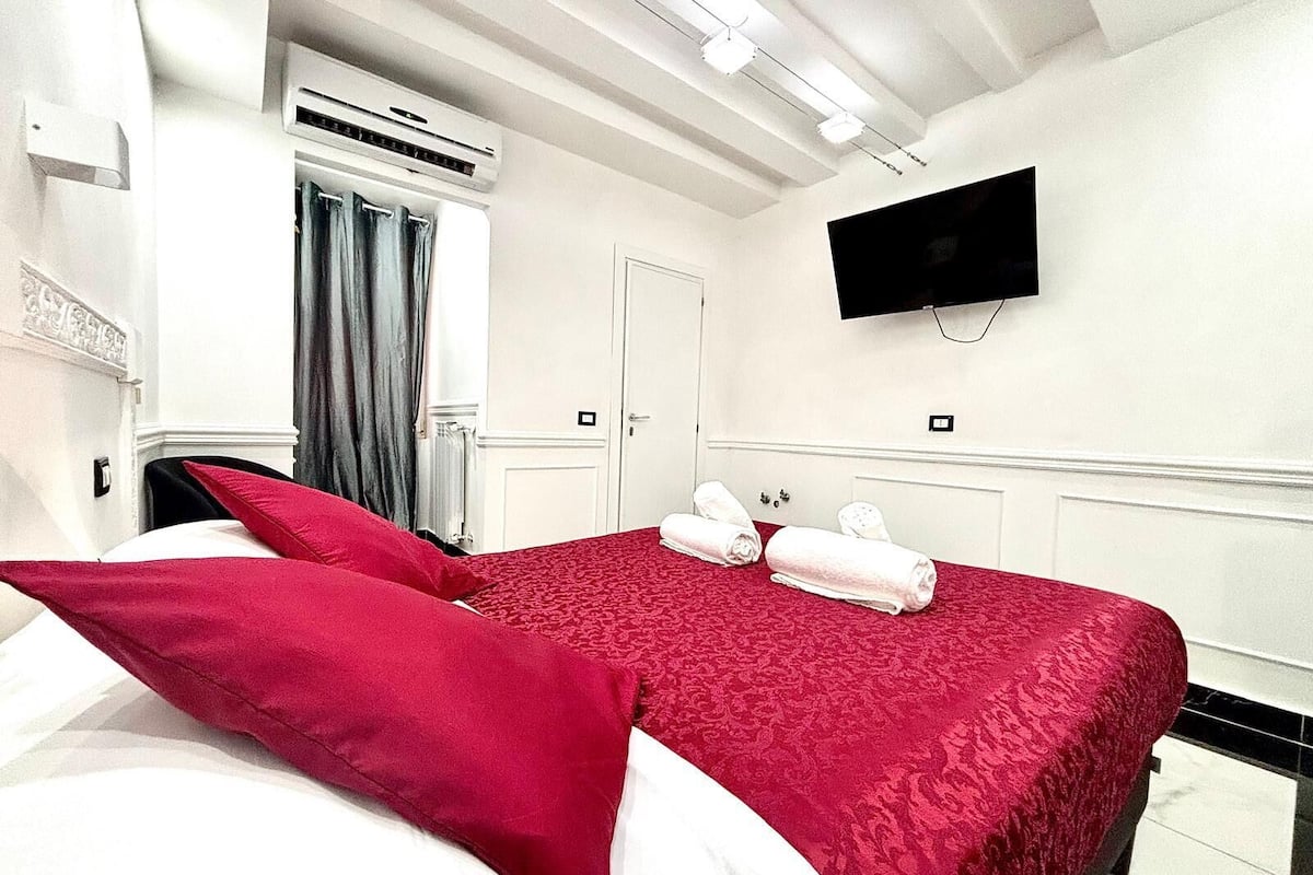Economy Double Room | In-room safe, soundproofing, free WiFi, bed sheets