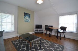 Deluxe-Apartment, eigenes Bad | Lounge