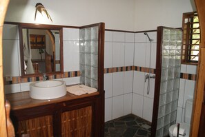 Comfort Double Room, 1 Queen Bed, Non Smoking | Bathroom | Shower, free toiletries, towels, soap - La Petite Perle (Nosy Be)