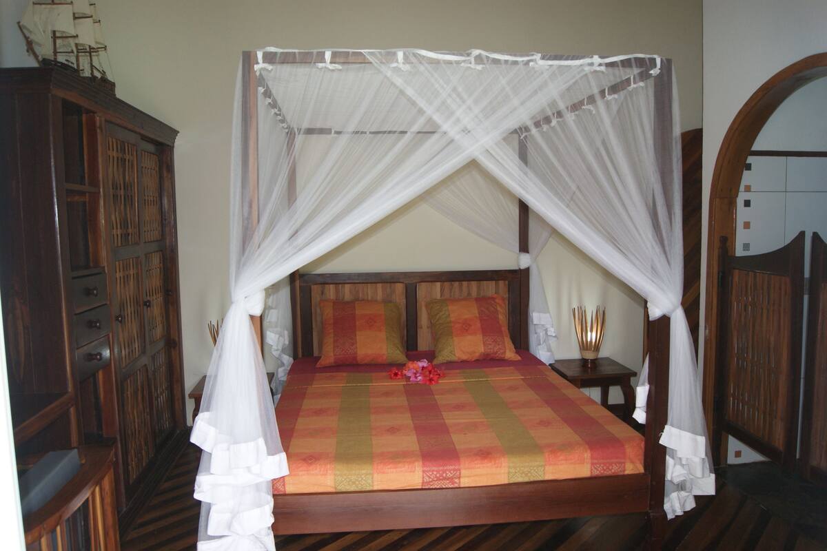 Comfort Double Room, 1 Queen Bed, Non Smoking | In-room safe, soundproofing, WiFi, bed sheets