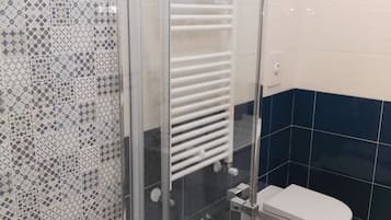 Quarto quádruplo conforto, suíte | Banheiro