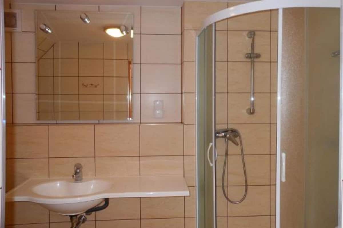 Douche, serviettes fournies